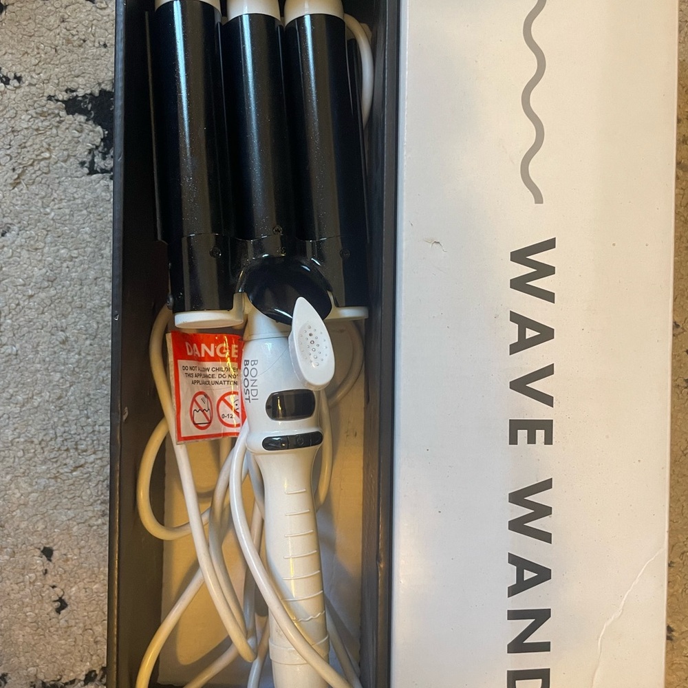 Wave Wand Triple Barrel Curling Iron - White and Black